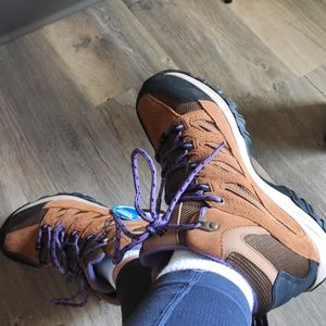 Columbia hiking shoes